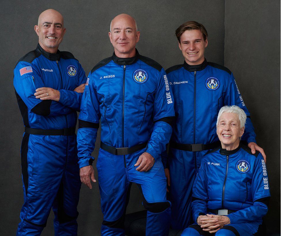 Jeff Bezos launches to space aboard New Shepard rocket ship| ന്യൂ ഷെപ്പേർഡ് റോക്കറ്റ് കപ്പലിൽ ജെഫ് ബെസോസ് ബഹിരാകാശത്തേക്ക് പ്രവേശിച്ചു_40.1