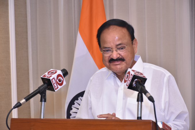 Vice President releases book 'Palleku Pattabhishekam'| ഉപരാഷ്ട്രപതി 'പല്ലെക്കു പട്ടാഭിഷേകം' പുസ്തകം പുറത്തിറക്കി_40.1
