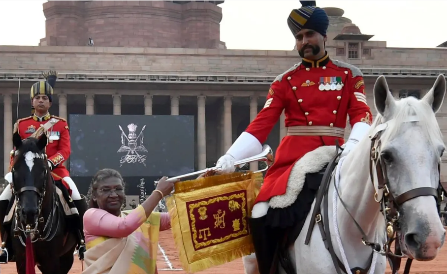 Smt Droupadi Murmu presents Silver Trumpet and Trumpet Banner to the President’s Bodyguard
