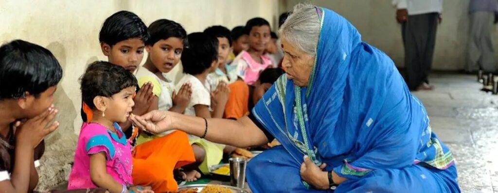 Sindhutai Sapkal Life Story, Awards, Orphanages, Get to know about Mother of Orphans | सिंधूताई सपकाळ_50.1